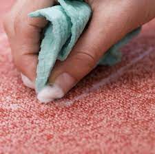ترفند پاک کردن لکه های فرش